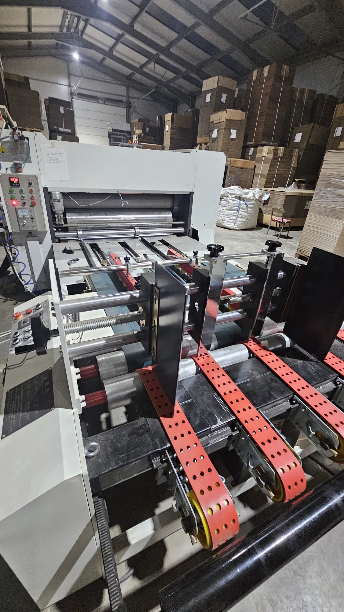 alimentator pentru masini semi automate